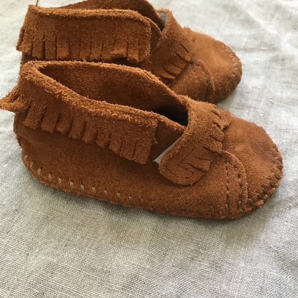 minnetonka baby shoes